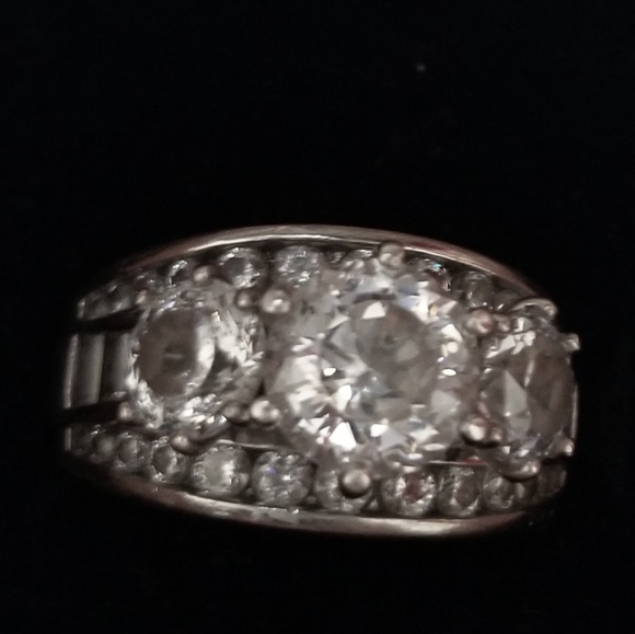 BEAUTIFUL RING! - Picture 4 of 7